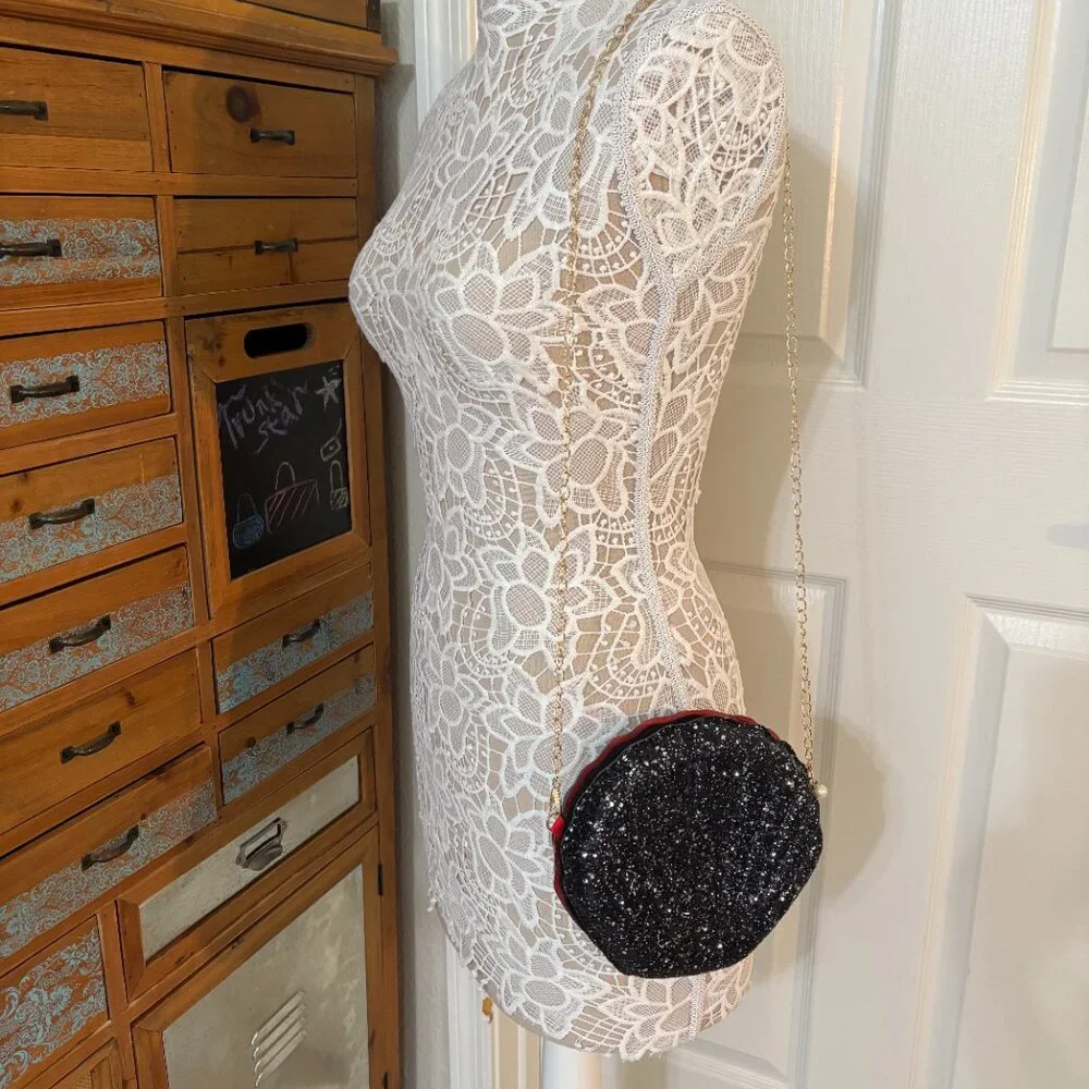 Glam Clam /Sparkle Seashell Crossbody Handbag / Shell Purse- Black/Silver - NWT - Picture 5 of 12